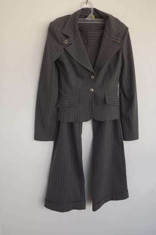 Silver grey 2 piece body hugging pant suit with white broken line stripe by WWW in size 32/8.Low ris