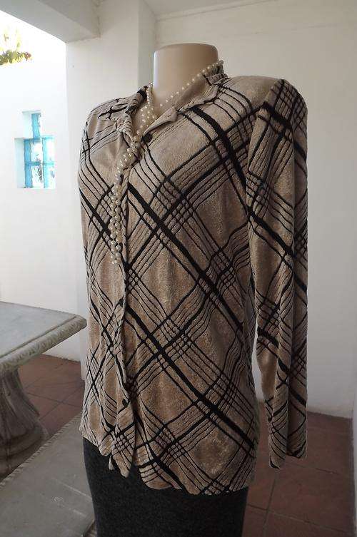 Black see through with beige velour diamond pattern blouse in size 36/12.Button down with collar&lon
