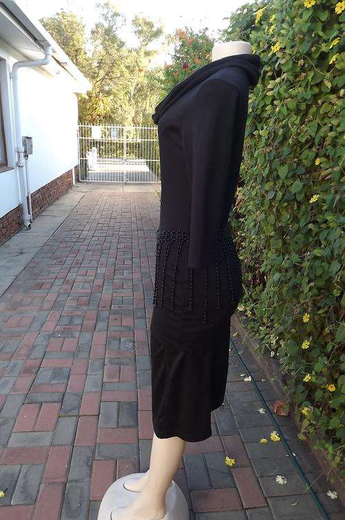 Long body hugging top in size 32/8 with low front poloneck by Image in stretch cotton.Straps at side