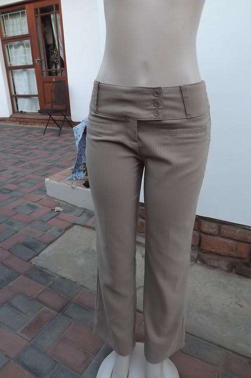 Beige striped polyester stretch pants with wide waistband.Size 34/10 by Insync.Dummy pockets front&b