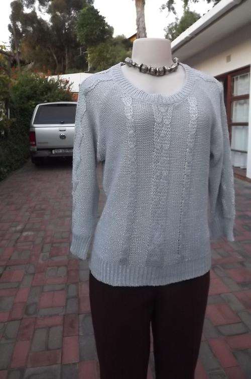 Ladies RT acrylic knitted silver grey sweater with glitter thread size 32/8.Cable stitching on front