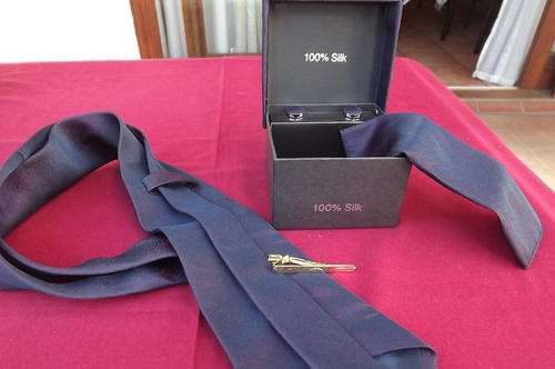 Boxed 100% silk 4 piece tie set.Violet blue.Handmade tie.Pocket hanky,cufflinks,tie clip and tie.New