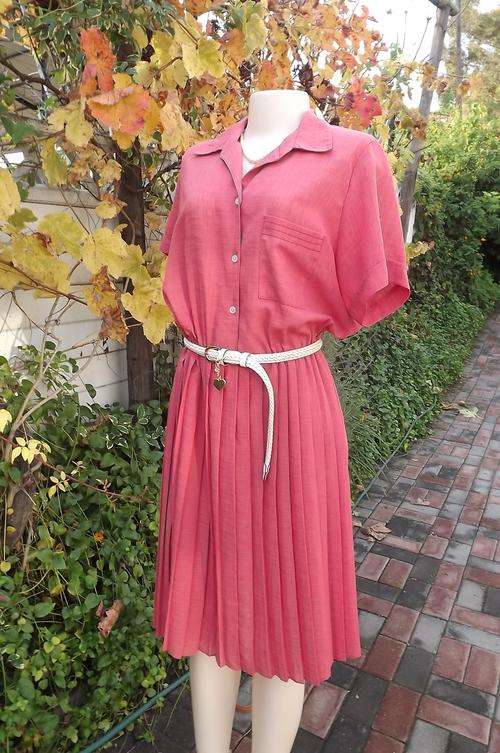 Sheer polyester coral short sleeve dress with permanent pleated skirt.Size 40/16.Elasticated middle.