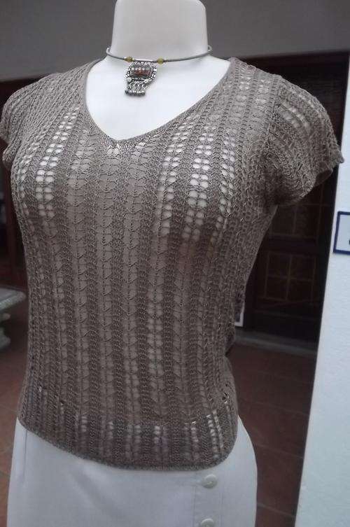Pretty Acrylic Knitted Top in Taupe Colour - size 6/30 in as new condition - v-neck, short sleeves