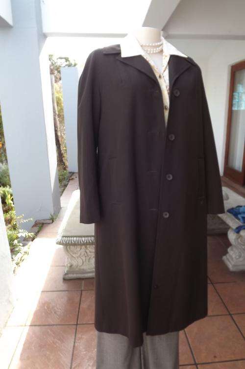 Vintage original Rudco chocolate brown coat in Rudcolene size 36/12.Raglan sleeves.Hacking pockets