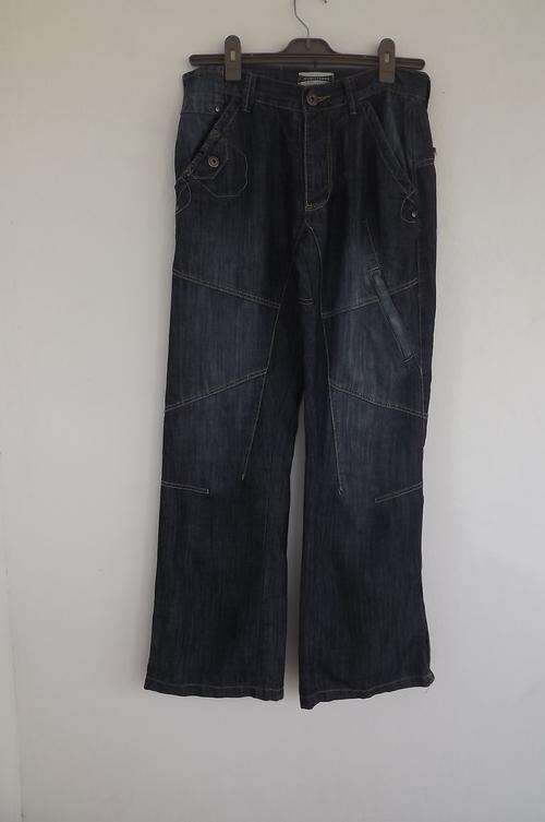 Men's Hemisphere loose fit jeans size 30/81cm.Buttoned fly.Made in China.Modern style. Zipped pocket