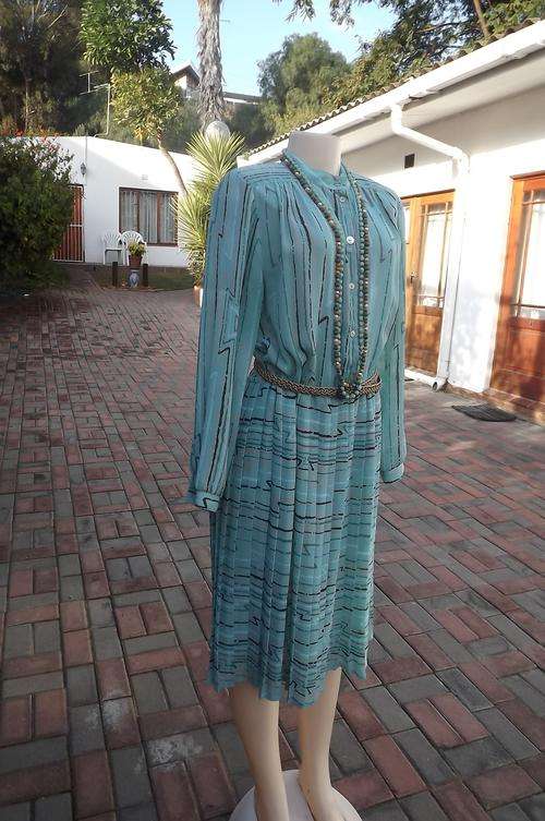 Beautiful light turquoise long sleeve dress with stripe design.Size 40/16.Elasticated waist.Knife pl