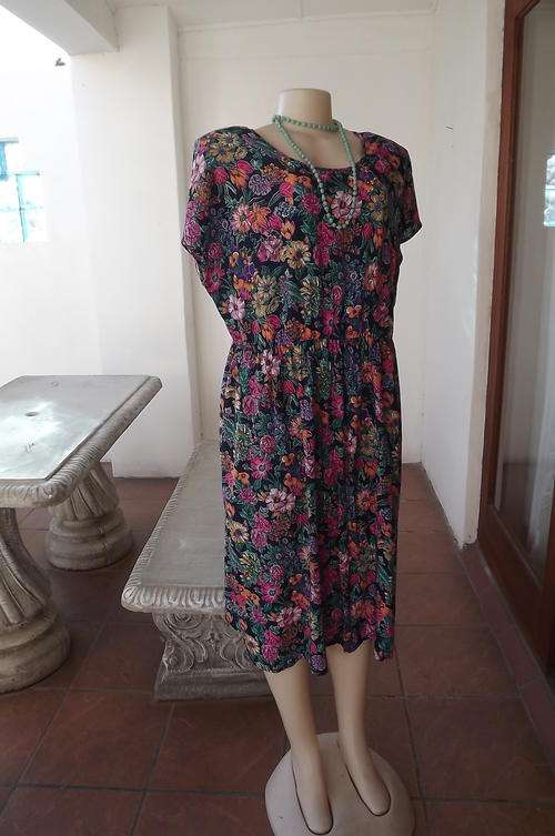 Cheerful floral dress by Woolworths in size 46/22.Elasticated middle.100%Viscose fabric.Navy backgro
