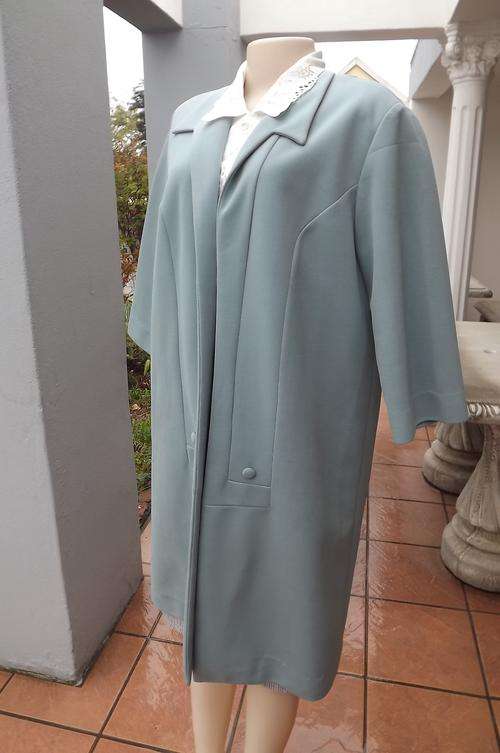 Steelblue open hanging Belduna coat in crimplene size 38/14.Three quarter sleeves.Collar with nice