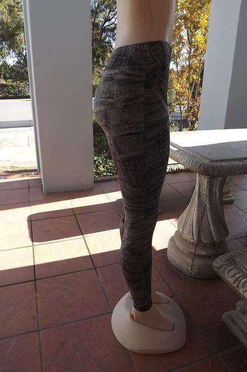Fashionable Travillina stretch leggings in denim pattern.Wide stretch waist.To fit 32/34.New