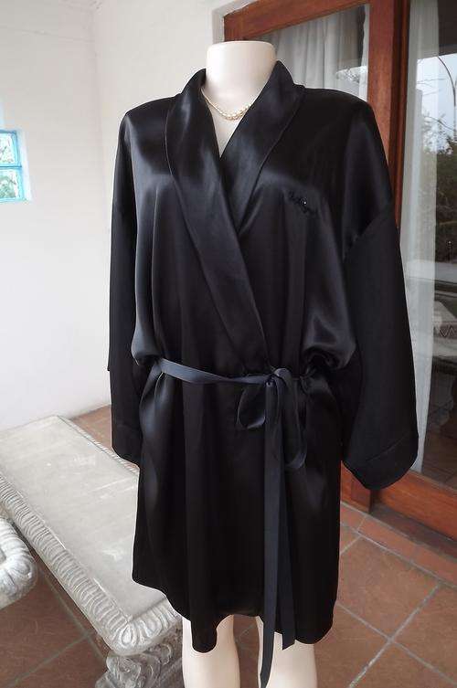 Black silky Intrigue night gown.Cross over with wide sleeves.Size 42-44(Large).With collar.As new