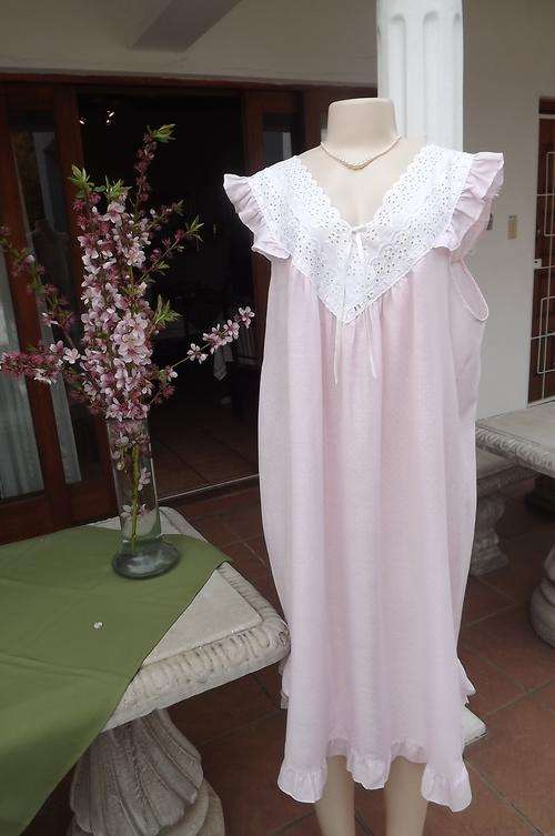 Soft pink polkadot polycotton vintage size 42/18 largely feminine nighty.Used but still in good cond