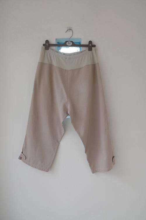 Beige 100% cotton size 40/16 cropped maternity pants.Stretch cotton over tummy.Good condition