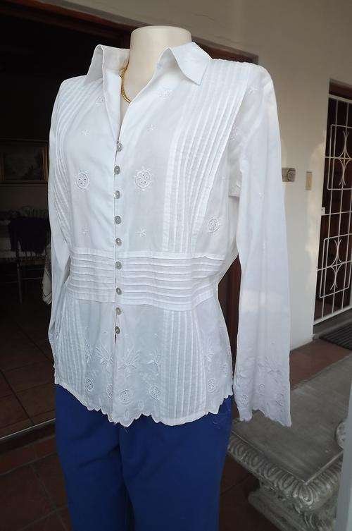 Embroidered 100% cotton blouse by Queenspark in size 38/14.Tucked seam decoration on front.
