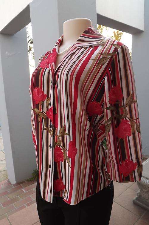 Pretty striped blouse by Exact size 32/8 in red,beige and brown with scattered roses.Good condition