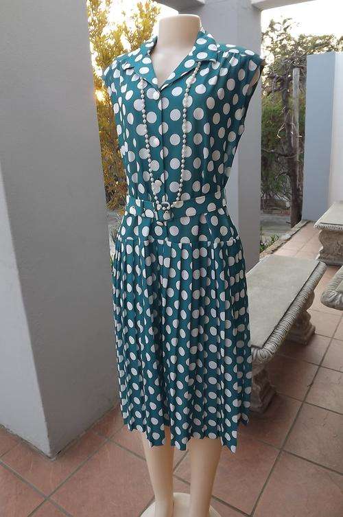 Jade polkadot summer drop waist polyester dress with belt by Tory Fashions size 38/14.As new