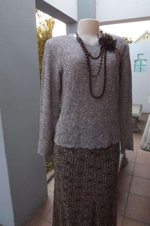 Knitted beige lace patterned top in cotton/acrylic blend yarn.Size 40/16.Scalloped edging.As new