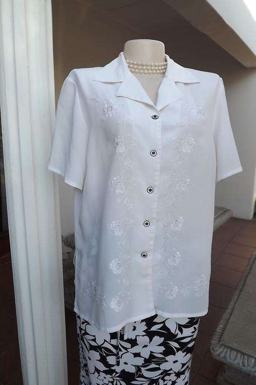 Stunning embroidered white button down polyester blouse size 40/16 by Blue Dress.Good condition