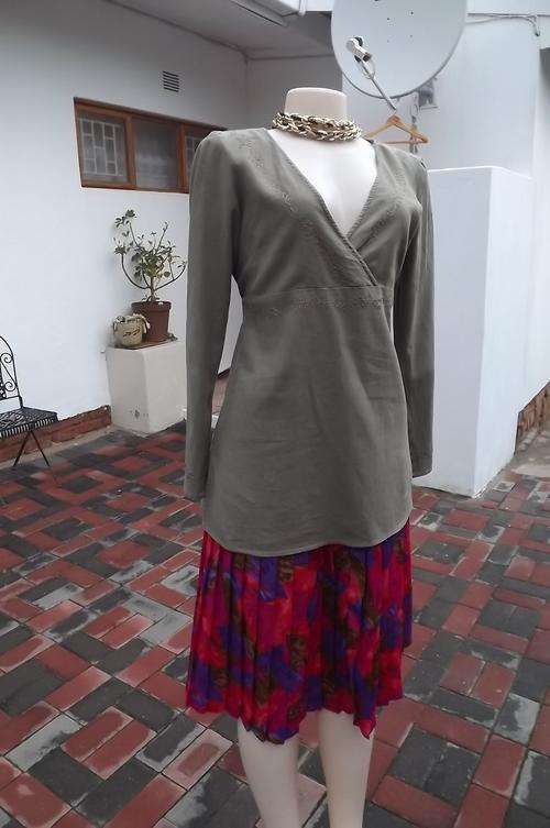 Earth colour long top in 45% viscose,55% linen by Vero Moda Brazilia.Size 36/12.Cross over bust.