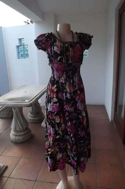 Cheerful black summer dress with bold colourful flowers.Size 36/12.Wide elasticated waist.Good cond