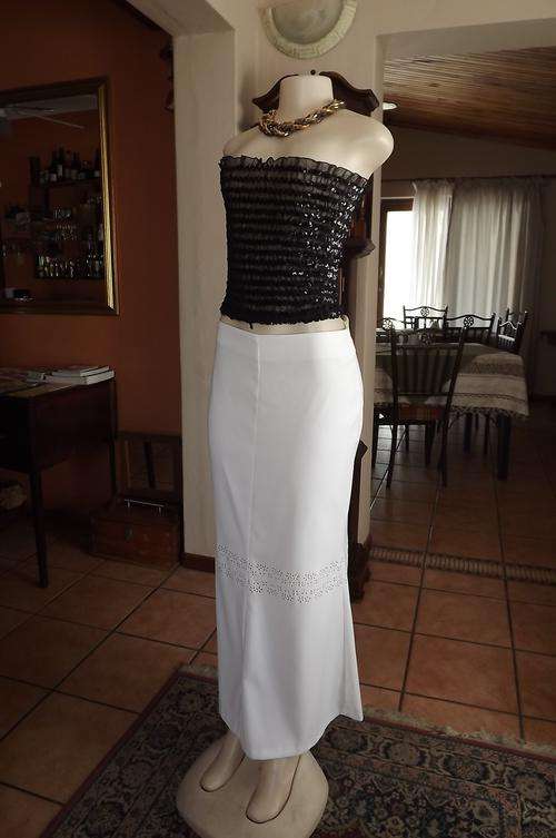 Stunning White Maxi Skirt Suitable for Evening or Day Wear by Truworths Glamour in size 12/36-as new