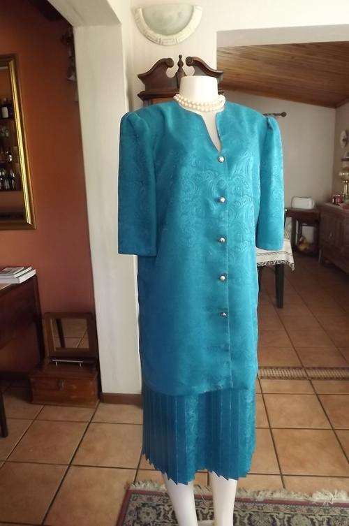 Jade colour 80's outfit from Shelley size 36/12.Paisley textured polyester fabric.New condition