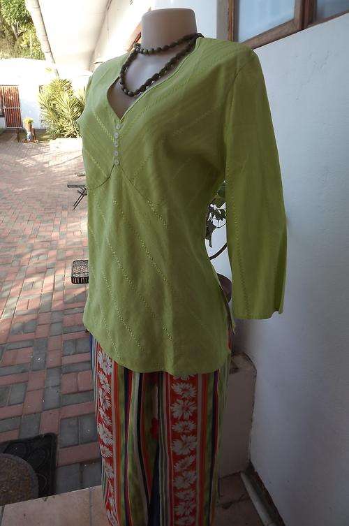 Cheerful lime green polycotton textured fabric top in size 40/16.Small buttons on bust front.V neck.