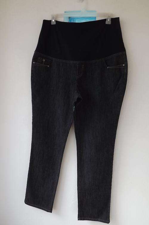 Good quality Woolworths maternity denim pants in size 42/18.Polycotton stretch fabric.Very attractiv