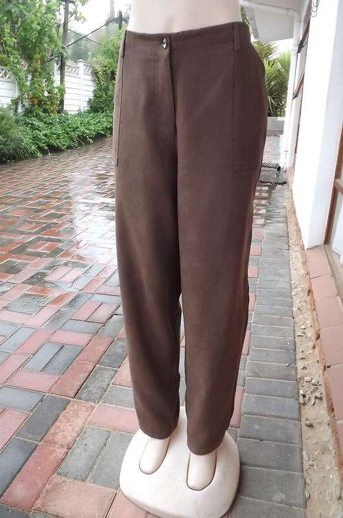Dark brown ladies pants with suede look by ML Classics size 40/16.Two cargo pockets.Inner leg 79 cm.