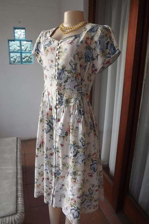 Vintage styled white viscose/cotton dress with blue and pink roses.Size 42/18.Capped sleeves.