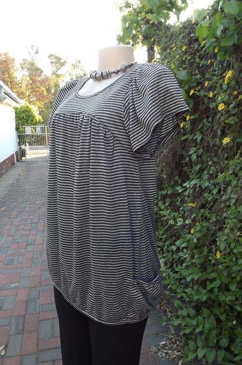 Silvergrey and black horizontally striped loose long top size 34/10.Side pockets.Short bell sleeves.