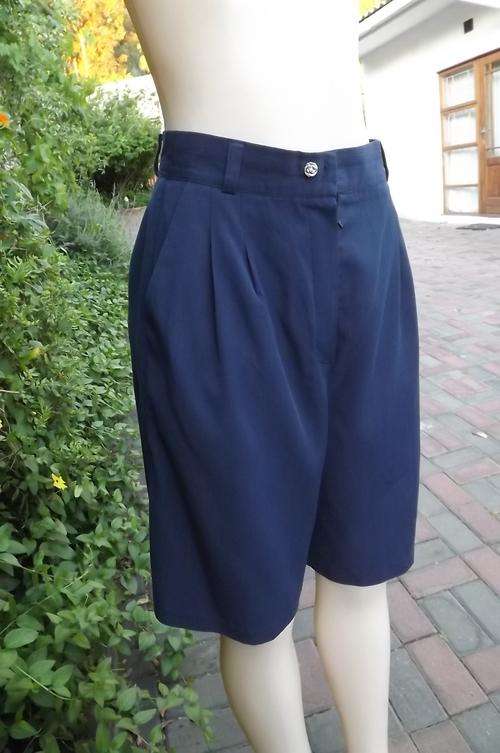 Elegant navy ladies Truworths shorts size 36/12.High waisted.Knife pleats on front.