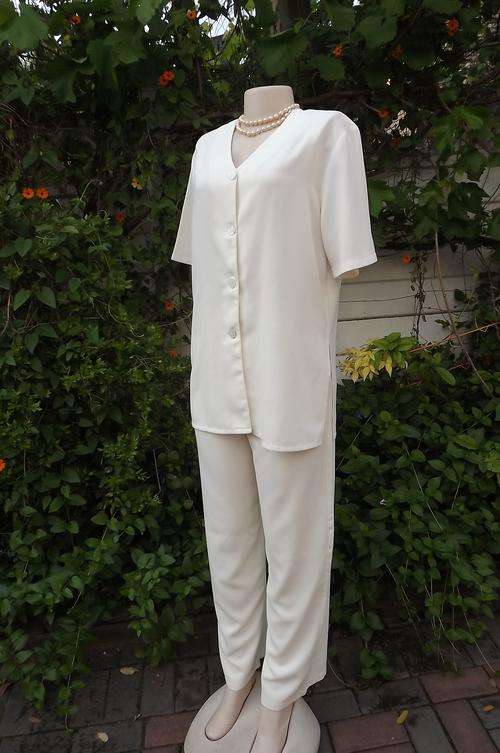 Elegant but comfy cream heavy 100% polyester 2 piece suit.Size 34/10. Pants with elasticated middle