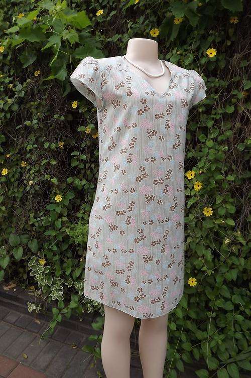 Sweet cool polycotton V neck floral dress for casual wear size 36/12.Knee length.Capped sleeves.