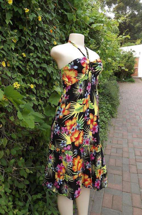 Lovely summer cheerful floral dress by Meiling Fashion in size 34/10.Elasticated bust.As new
