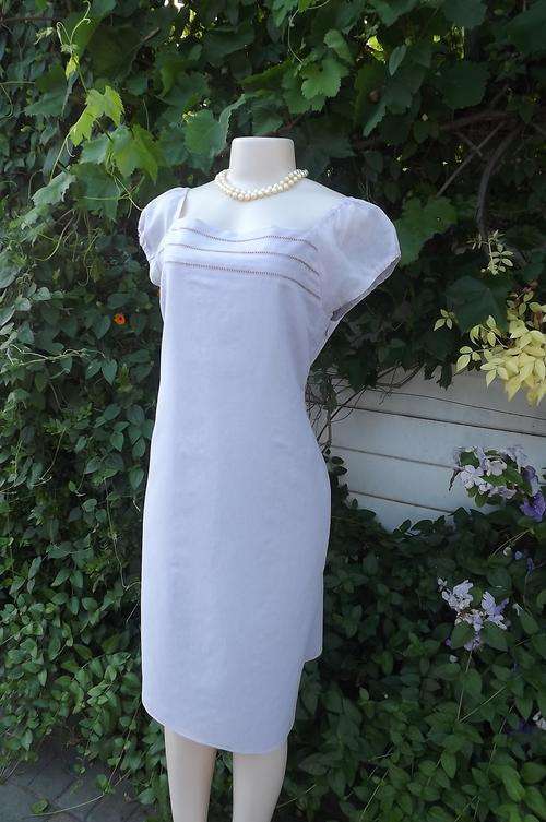 Pretty lined shift dress in lilac pastel.Sleeveless with square neckline.Size 34/10 by Namoti