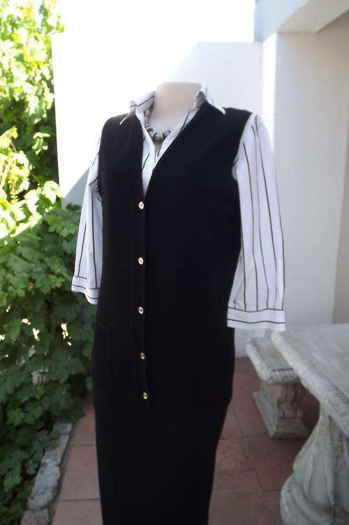 Stunning black knitted ladies long waistcoat from Germany.Size 36/12.Light weight.New condition