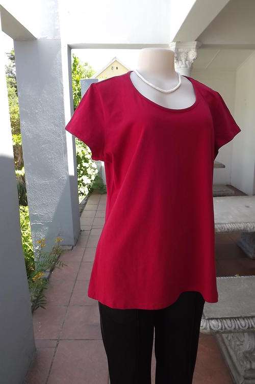 Dark red cotton stretch short sleeve t-shirt by Exact.Size 44/20.Good quality.Rounded neckline.
