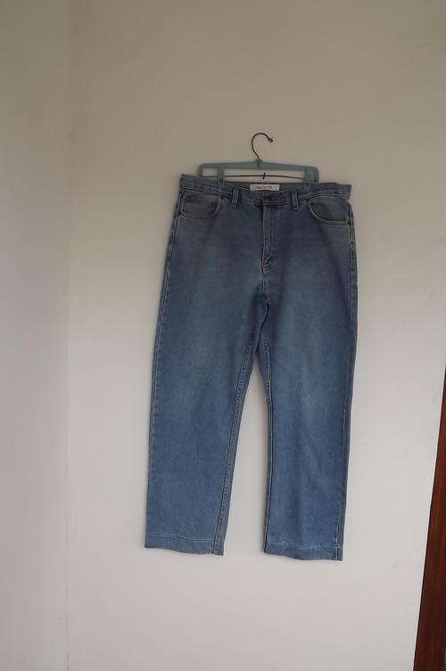 Men's regular fit jeans size 36 in 100% cotton by Woolworths. Inner leg 78 cm.