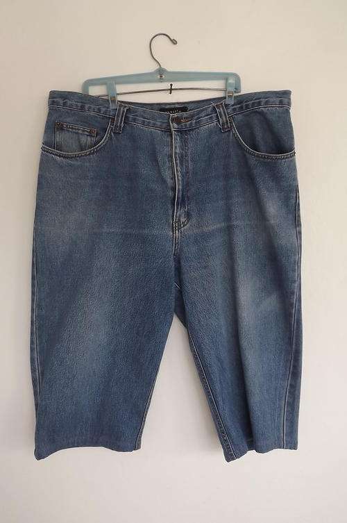 Denim jean size 40/16 by Exact in cropped style, 100% cotton.