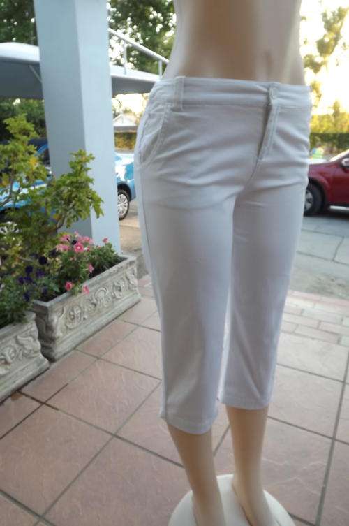 Pretty white polycotton stretch cropped pants in size 34/10  by Insync. Pockets back and sides.