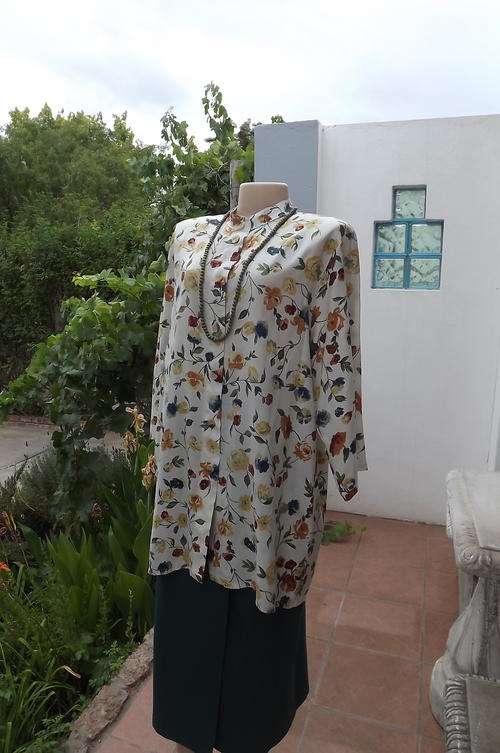 Beige long button down top with autumn colour and blue flowers.Size 44/20.Manderin collar.