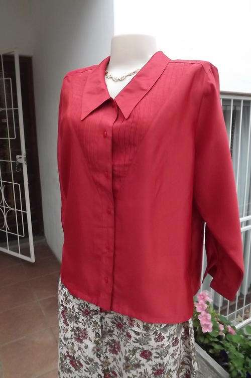 Stunning red silky long sleeve blouse by Evanna.Size 36/12.Made in Japan.New condition.