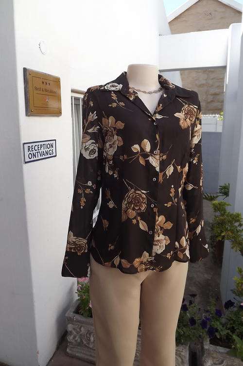Pretty brown sheer tailored long sleeve blouse.Size 36/12.White/ beige floral pattern.As new.