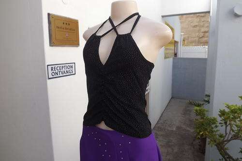 Black glitter halter neck top in stretch  nylon.Size 36/12 by URB : Gathering on front.
