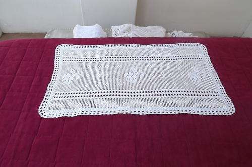 Fine knit Crochet runner in white cotton yarn.In beautiful rose design! Size 70 x 39cm.. As new