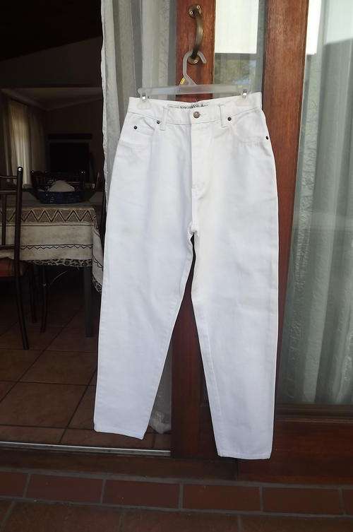 White high quality 100% cotton jeans by NO! Size 34/10.New condition.