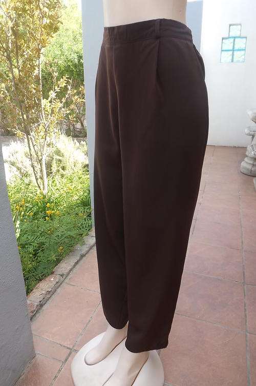 Comfortable but smart silky choc. brown wash + wear.Polyester pants size 42/18. As new.