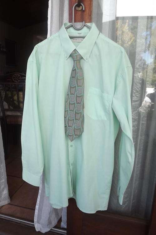 Beautiful mint green Ettore Ravell shirt in size Large plus Hiss Excellency tie by Regent.