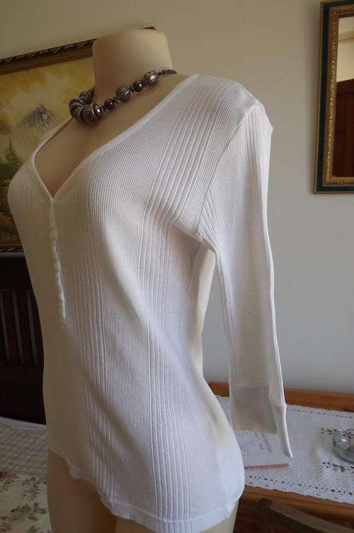 Very nice ribbed TR top with V neck and elbow length sleeves.Size 38/14.Good condition.